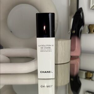 CHANEL La Solution 10 Cream in Black and White